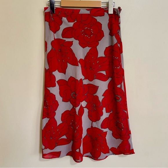 H&M| Vibrant Red & Tan Floral A-Line Midi Lined Silky Skirt Sz 4 - Picture 1 of 5